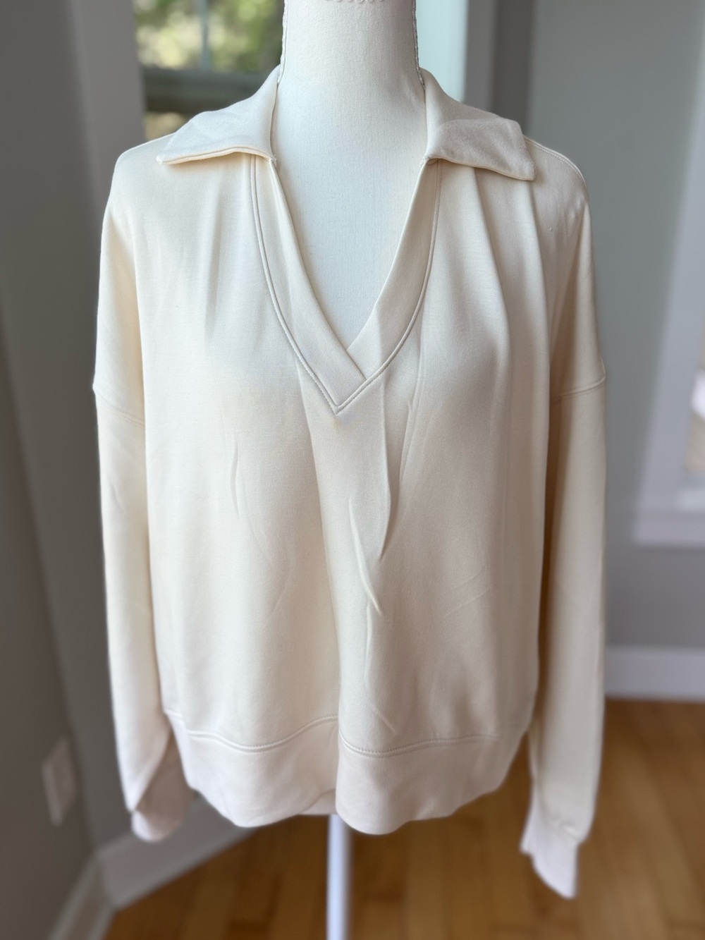 Danskin Ivory Cream V-Neck Polo Pullover Sweatshirt Size Large